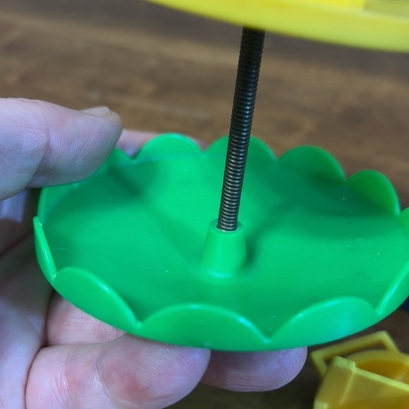 VINTAGE FISHER PRICE PATIO TABLE W/ UMBRELLA, CHAIRS, GRILL & LITTLE PEOPLE FIG. - Picture 8 of 9